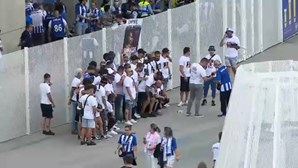 Amigos prestam homenagem a Igor Silva junto ao Estádio do Dragão