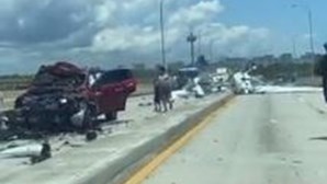Um morto e cinco feridos após choque de avioneta contra carrinha numa ponte em Miami