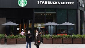 Starbucks vai pagar viagens a trabalhadores dos EUA que queiram abortar