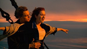Homem afoga-se ao tentar imitar pose icónica do Titanic com a namorada