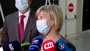 Ministra da Saúde afasta para já máscara obrigatória e testes gratuitos em farmácias