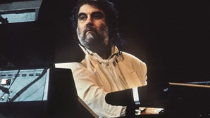 Compositor grego Vangelis morre com Covid-19