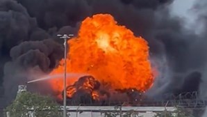 Violentas explosões e incêndio junto ao aeroporto de Genebra