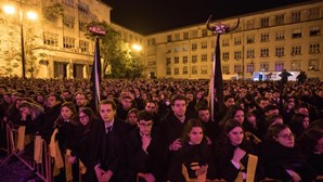 Serenata Monumental leva milhares de estudantes às ruas de Coimbra. Veja as imagens