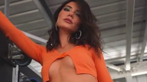 Carolina Carvalho sensual em novo videoclipe de David Carreira
