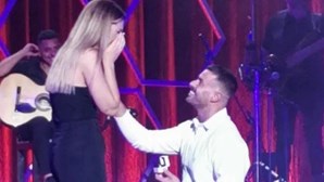 Marco Costa pede namorada em casamento no concerto de Nininho Vaz 