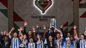 FC Porto volta a sair de Lisboa com uma taça na mão: As imagens dos festejos dos Dragões