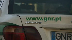 Ameaça de massacre escrita em banco de jardim leva GNR a escola de Cascais