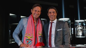 O primeiro dia de Roger Schmidt no Benfica: "É um dos maiores do mundo"