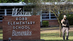 Um só polícia abateu Salvador Ramos e impediu-o de continuar massacre em escola do Texas