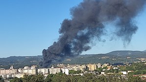 Incêndio deflagra numa fábrica em São João Madeira 