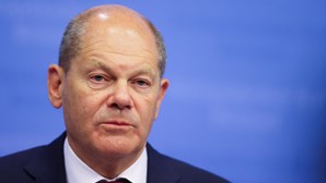 Chanceler alemão Olaf Scholz ameaçado por escândalo bancário ligado ao passado