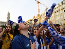 Adeptos do FC Porto festejam título na Avenida dos Aliados