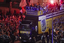 Autocarro do FC Porto nos Aliados