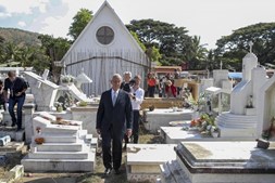 Marcelo Rebelo de Sousa em visita ao cemitério de Santa Cruz, em Díli, Timor-Leste