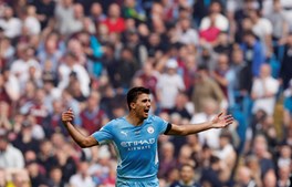 Rodri celebra o segundo golo do Manchester City frente ao Aston Villa