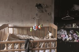Abusos sobre bebés, crianças e adolescentes de ambos os sexos são denunciados pelos sobreviventes da ocupação militar russa de localidades na área próxima da segunda maior cidade da Ucrânia 
