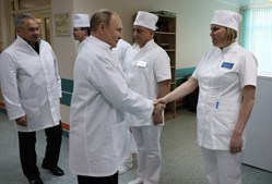 Vladimir Putin visitou soldados russos feridos durante o conflito na Ucrânia
