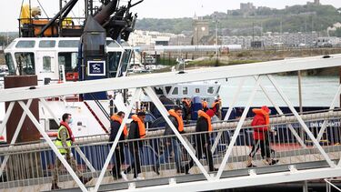 Migrantes tentam atravessar Canal da Mancha