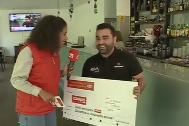 Sara Santos entregou um prémio do 'Café Vencedor' em Arcos de Valdevez