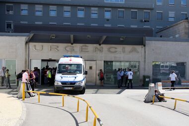 Duas vítimas foram transportadas para o Hospital de São João, no Porto