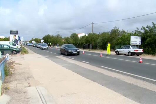 Condutor mata mãe e filha e tenta fugir