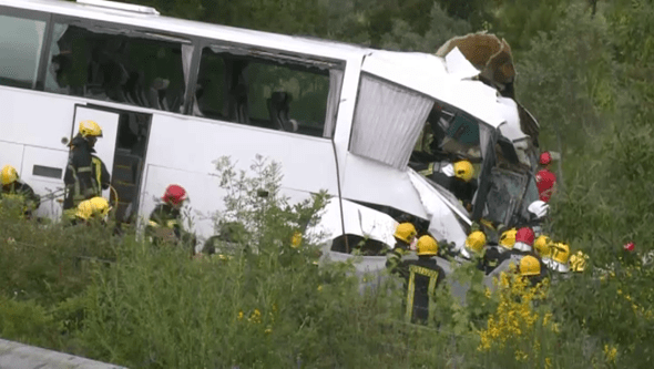 Três mortos e 31 feridos em despiste de autocarro na A1