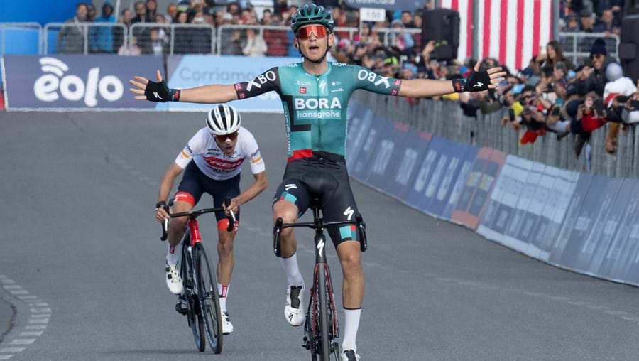 O alemão Lennard Kämna (BORA) foi o vencedor da quarta etapa do Giro 