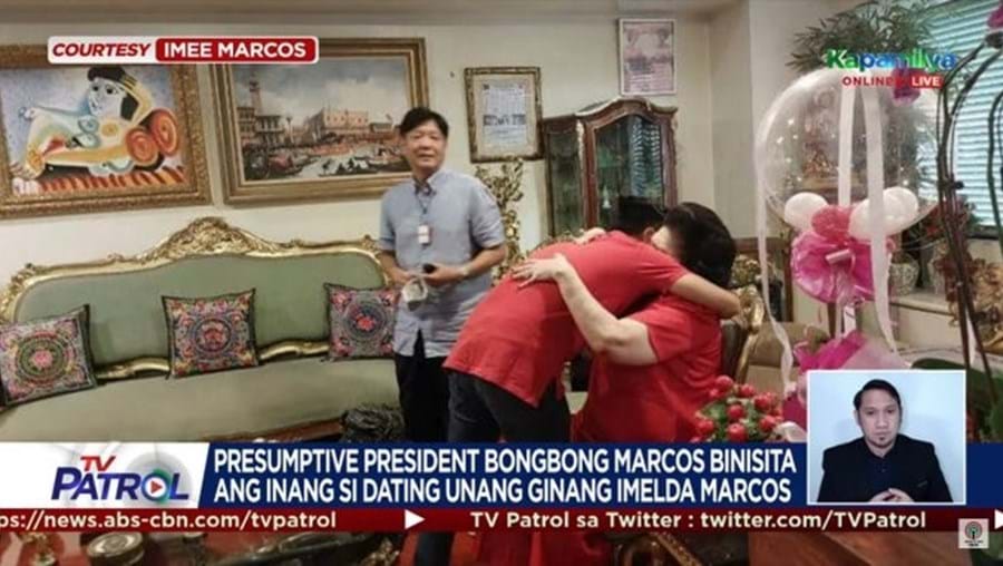 ‘Bongbong’ Marcos visita a mãe após vitória eleitoral. Reportagem mostra a obra de Picasso na parede. É o primeiro quadro à esquerda