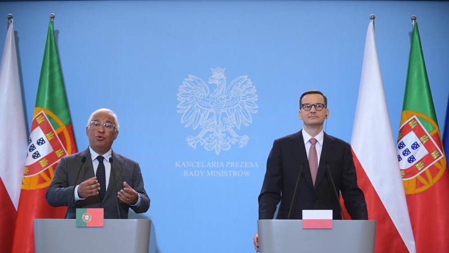 Primeiro-ministro numa conferência de imprensa conjunta com o seu homologo polaco, Mateusz Morawiecki