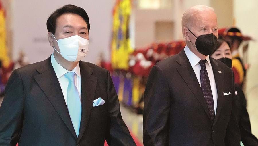 Biden foi recebido pelo novo Presidente sul-coreano, Yoon Suk-yeol, empossado há pouco mais de uma semana