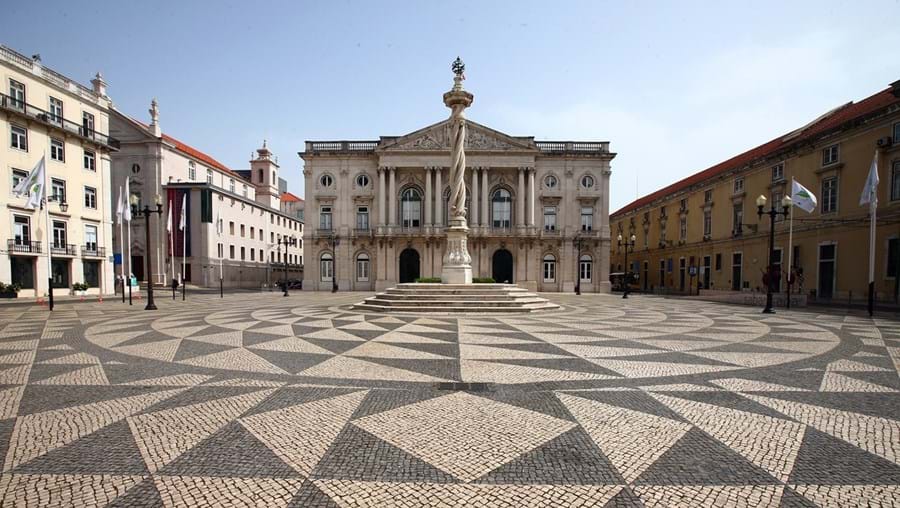 Fiscais trabalhavam na Divisão de Fiscalização de Obras da Câmara de Lisboa. Ficaram em preventiva