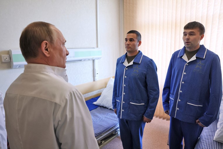 Vladimir Putin visitou soldados russos feridos durante o conflito na Ucrânia
