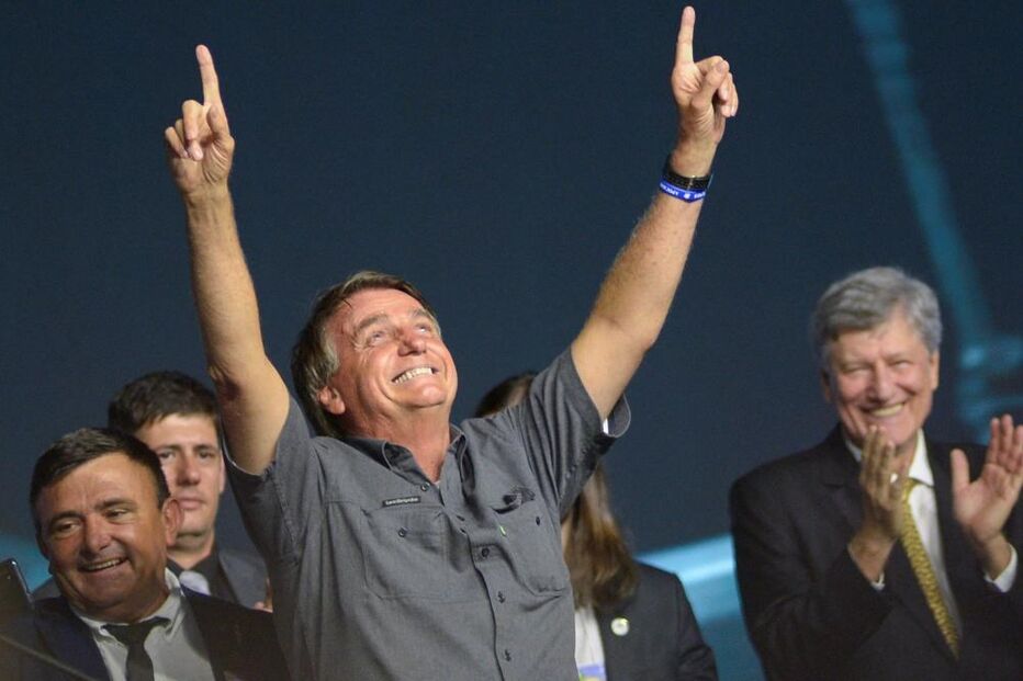 Jair Bolsonaro perdoou a pena a deputado