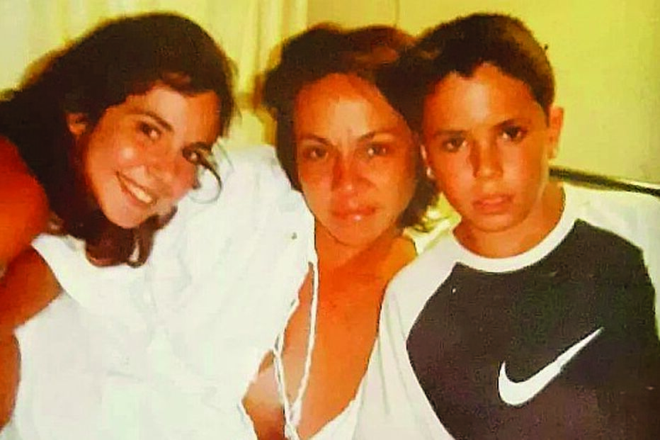 Sara Norte com a mãe e irmãos 