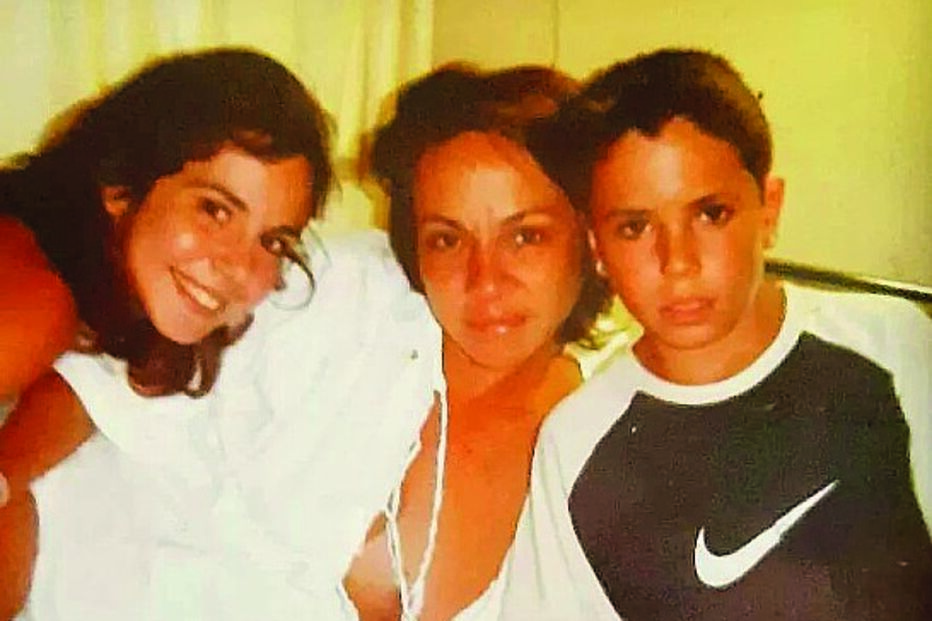 Sara Norte com a mãe e irmãos 