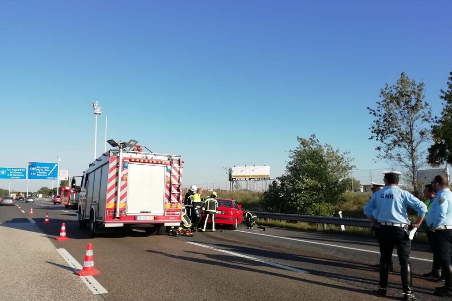 Choque em cadeia na Ponte Vasco da Gama envolveu quatro carros