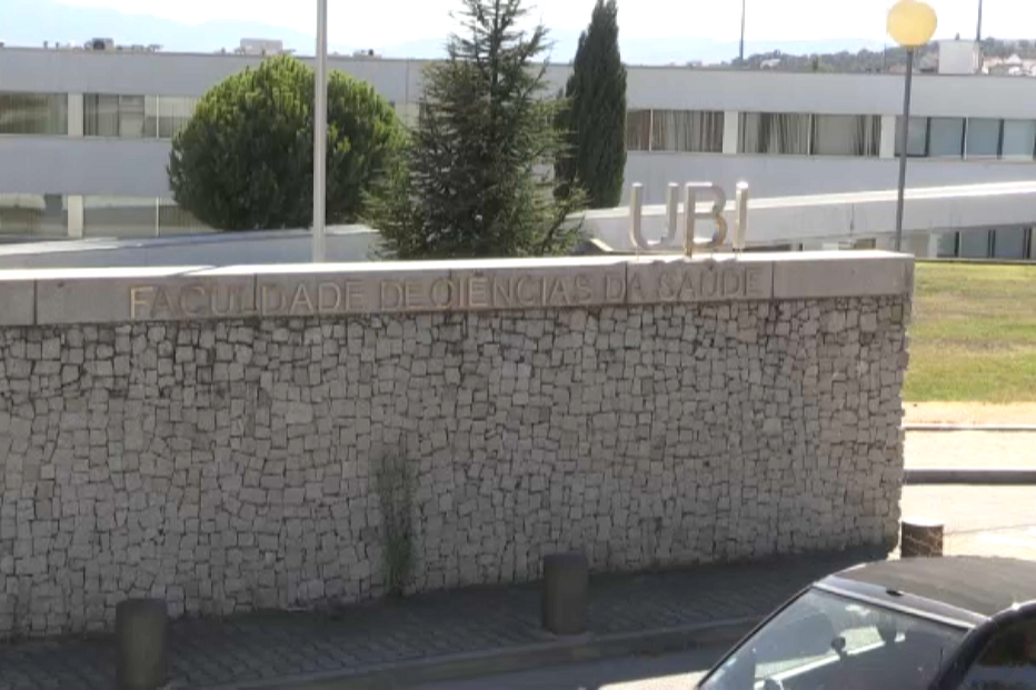 Oito ex-alunos em tribunal por praxe violenta na Covilhã