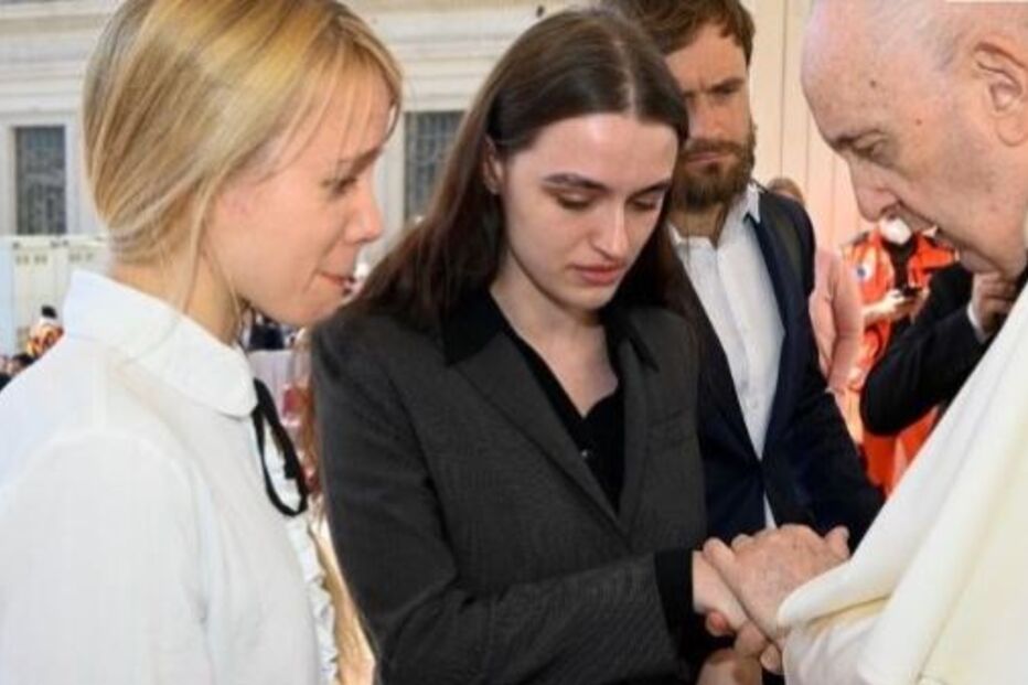 Kateryna, Yuliya e o Papa Francisco 