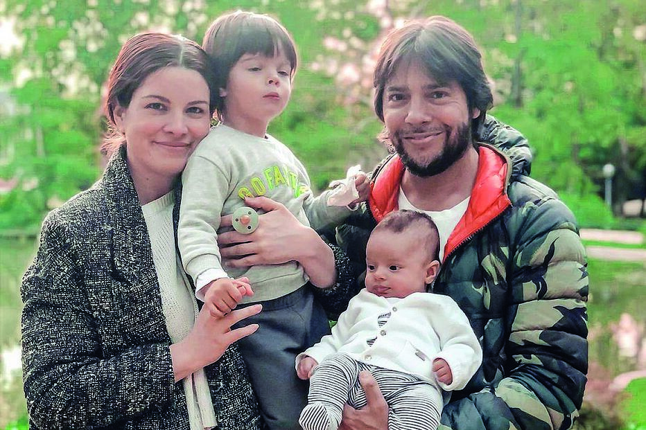 Joaquín Cortés com a mulher e os dois filhos