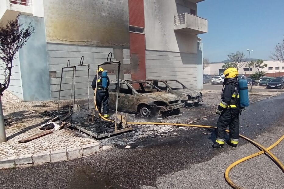 Incêndio dois carros