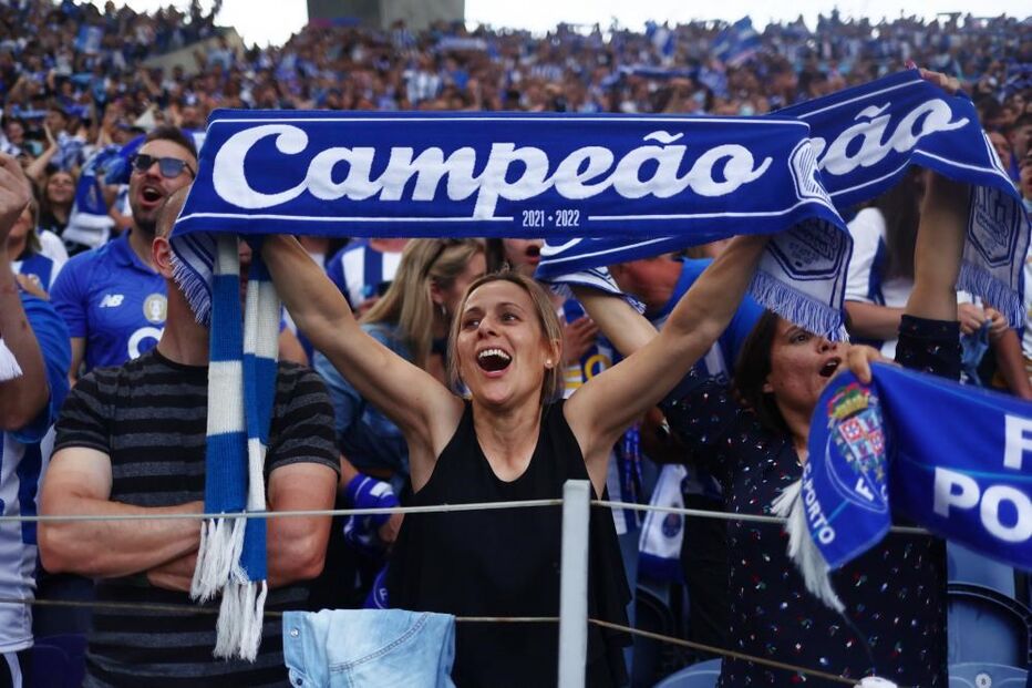 Adeptos fazem festa no Estádio do Dragão