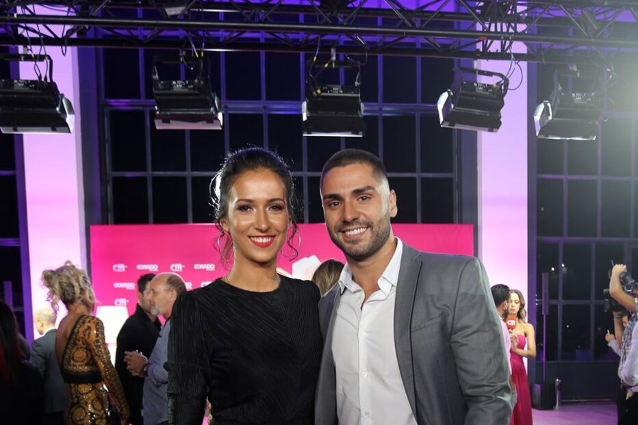 Leandro é defendido pela namorada Doina Stratulat 