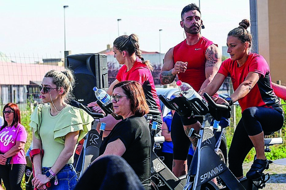 Um grupo de ‘motards’ também se juntaram à iniciativa solidária e até levaram marta a dar uma volta de mota. A jovem não escondeu o entusiasmo 