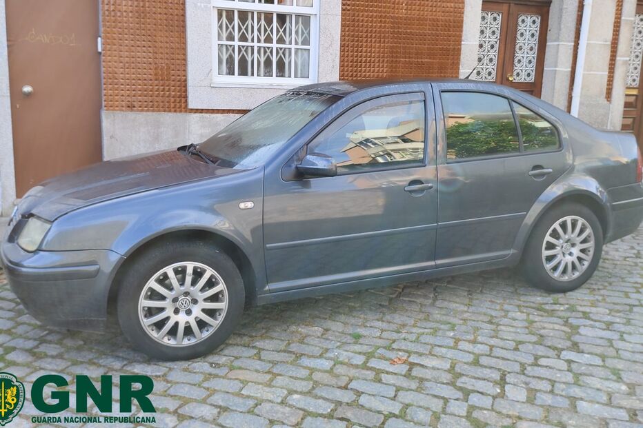 Detidos por furtos em carros no Grande Porto