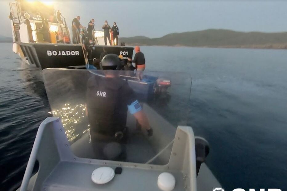 GNR resgata oito migrantes ao largo da ilha de Sardenha em Itália 