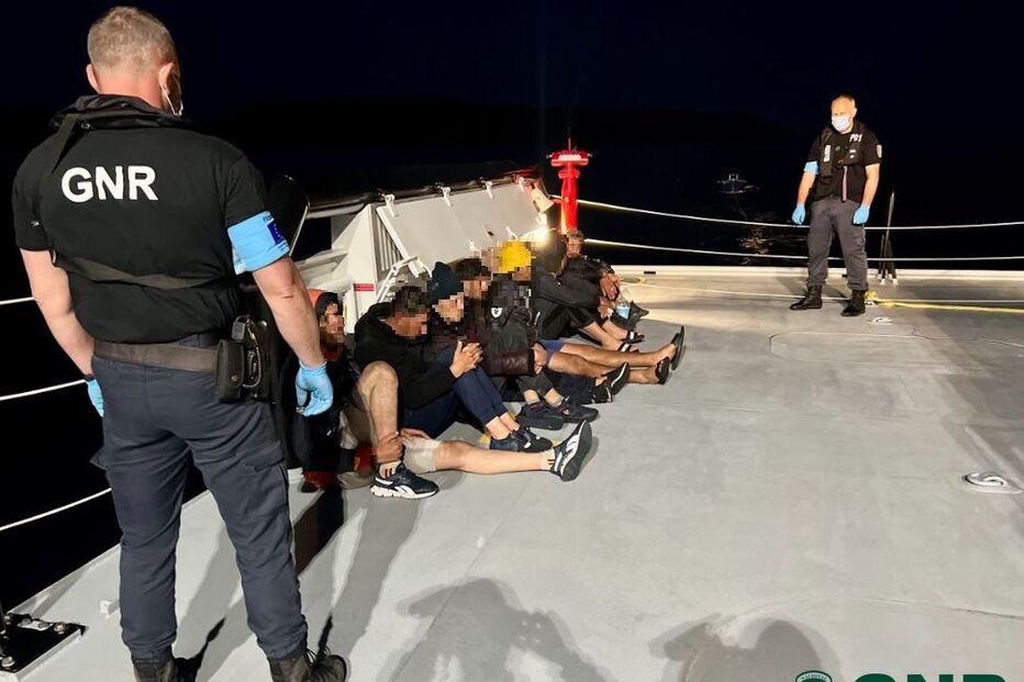 GNR resgata oito migrantes ao largo da ilha de Sardenha em Itália 