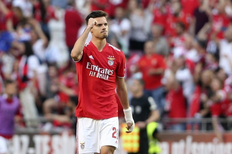 Julian Weigl tem 26 anos e está no Benfica desde 2020