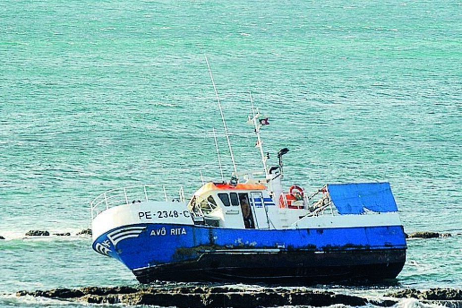 Embarcação encalhada