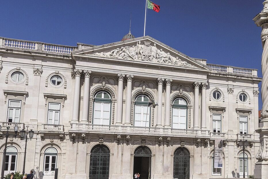 Dois fiscais  da Câmara Municipal de Lisboa estão indiciados por corrupção e ficaram em prisão preventiva 